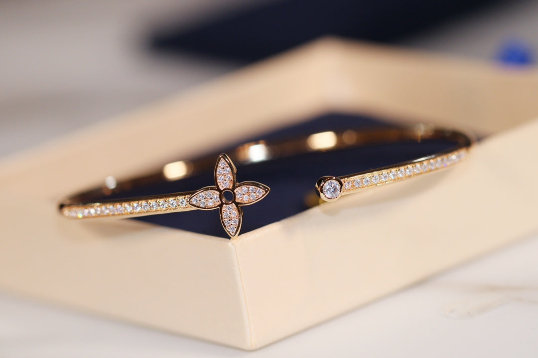 Aura IDYLLE GOLD OPEN BRACELET DIAMOND PAVED