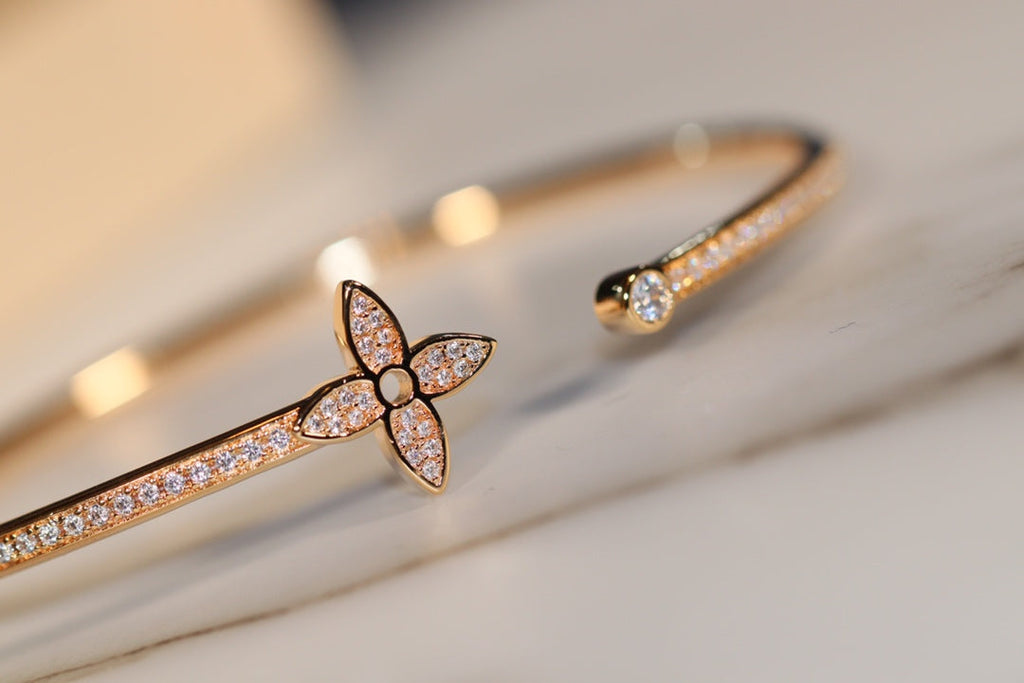 Aura IDYLLE GOLD OPEN BRACELET DIAMOND PAVED