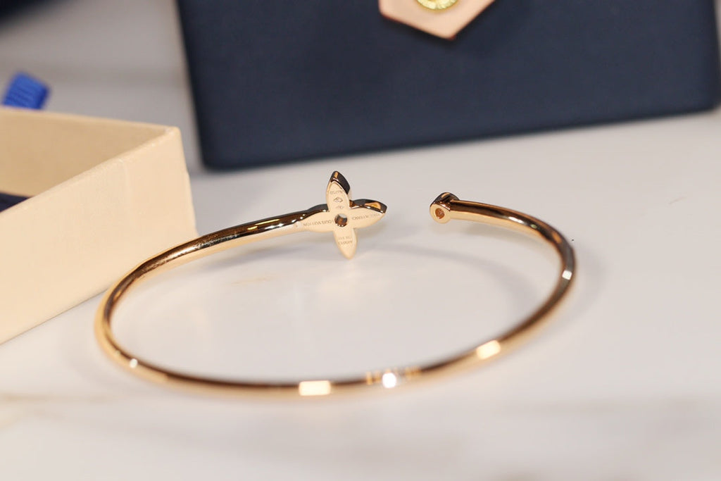 Aura IDYLLE GOLD OPEN BRACELET DIAMOND PAVED