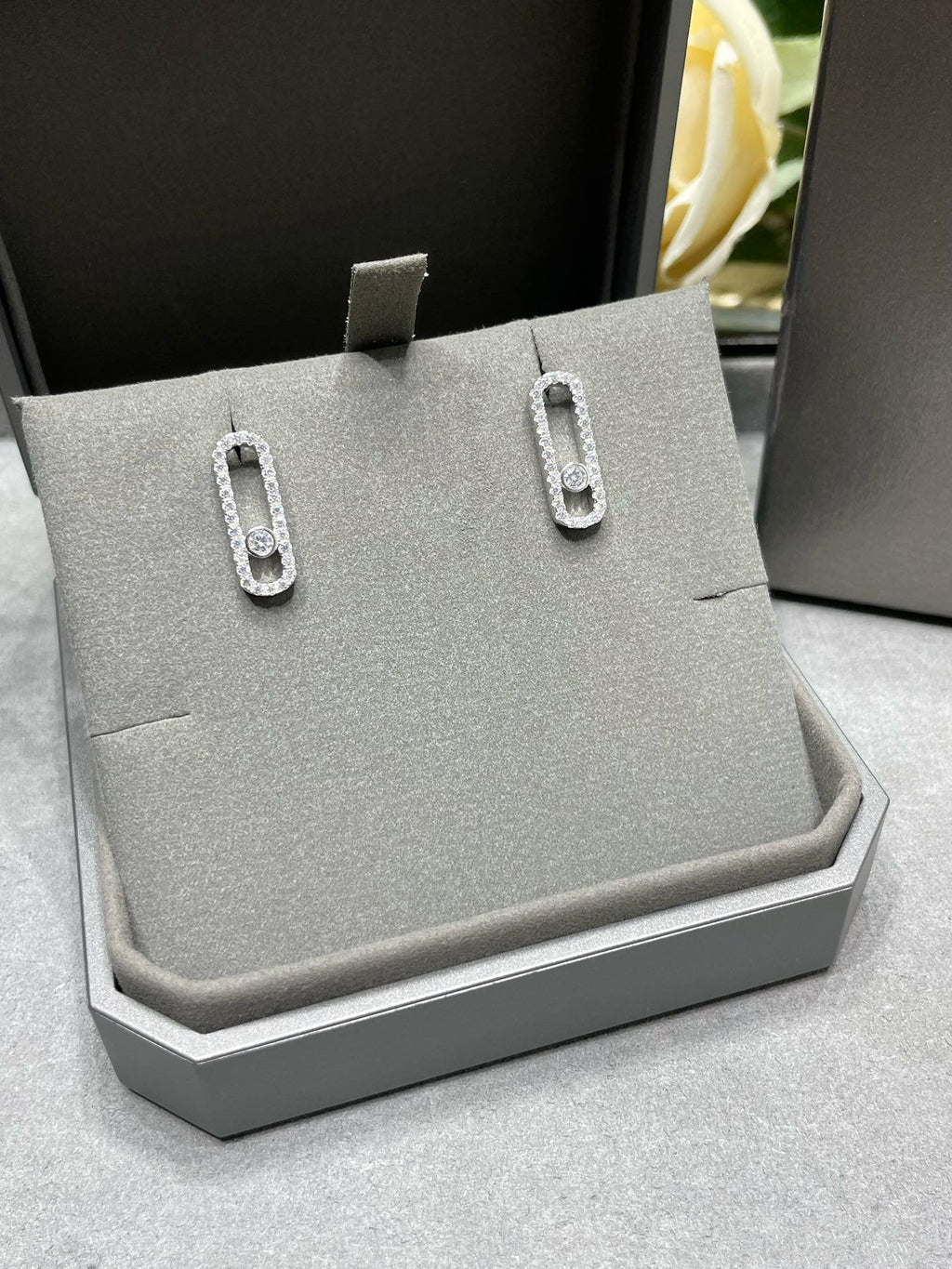 [Aura ] MOVE UNO STUD DIAMOND PAVED OHRRINGE