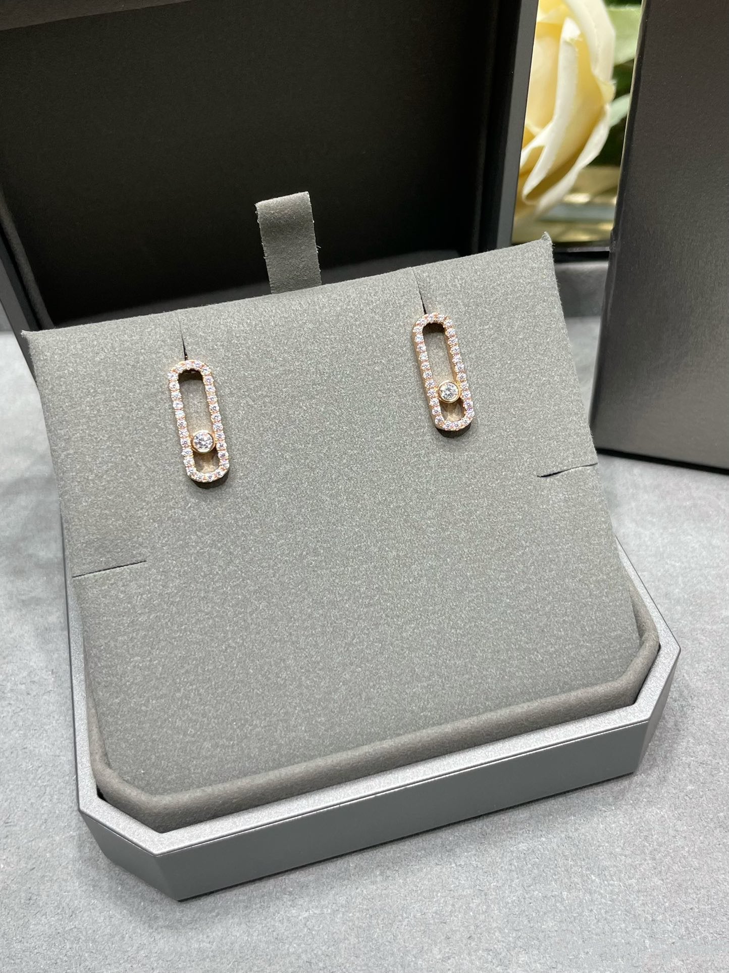 [Aura ] MOVE UNO STUD DIAMOND PAVED OHRRINGE