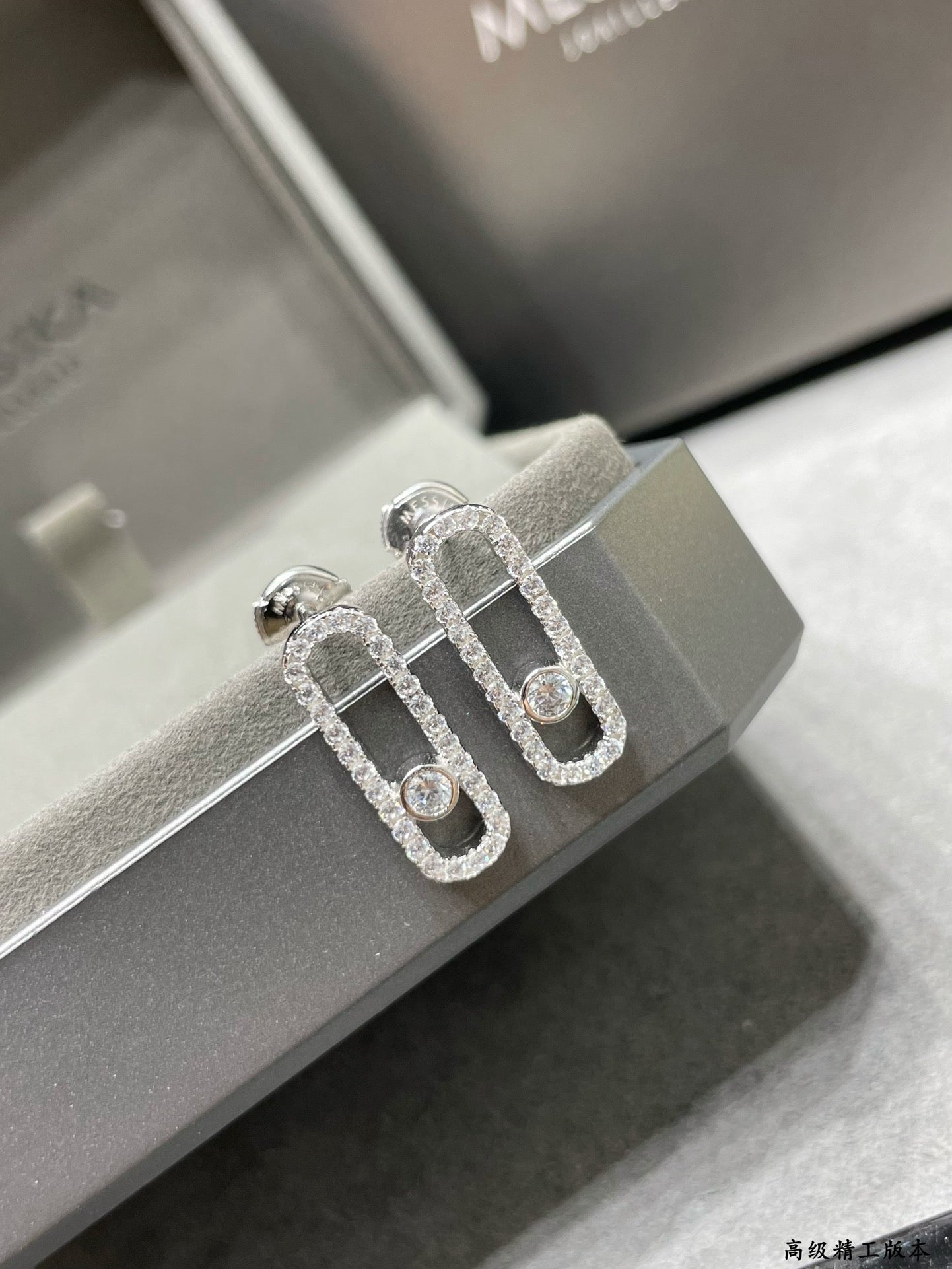 [Aura ] MOVE UNO STUD DIAMOND PAVED OHRRINGE