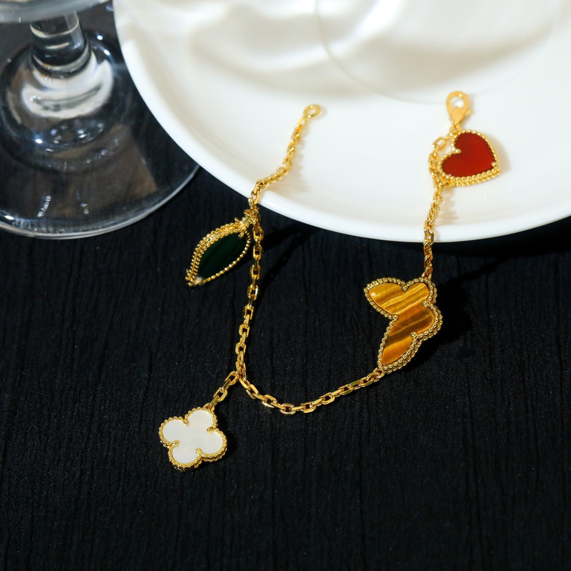 Aura LUCKY SPRING 5 MOTIF GOLD BRACELET