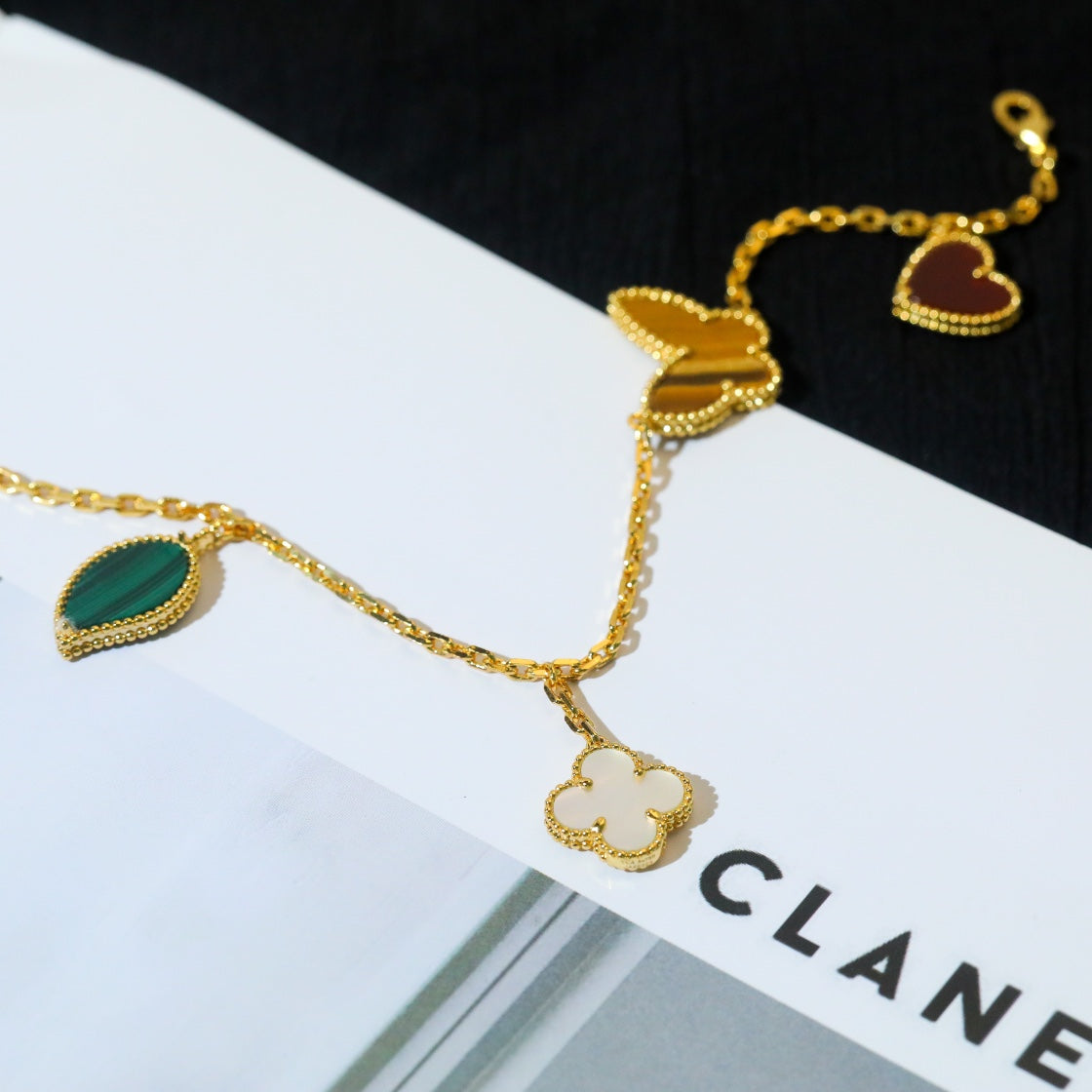 Aura LUCKY SPRING 5 MOTIF GOLD BRACELET