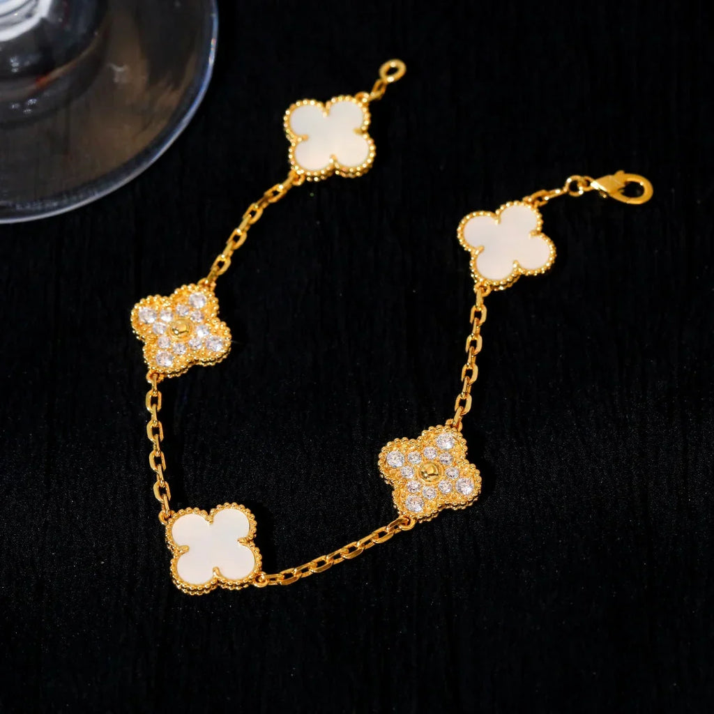[Aura ]Neue CLOVER WHITE PEARL MOP 5 MOTIV ARMBAND-KOLLEKTION