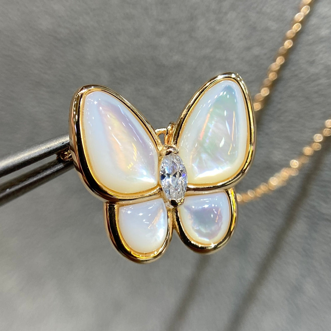 Aura BUTTERFLY MOP DIAMOND NECKLACE