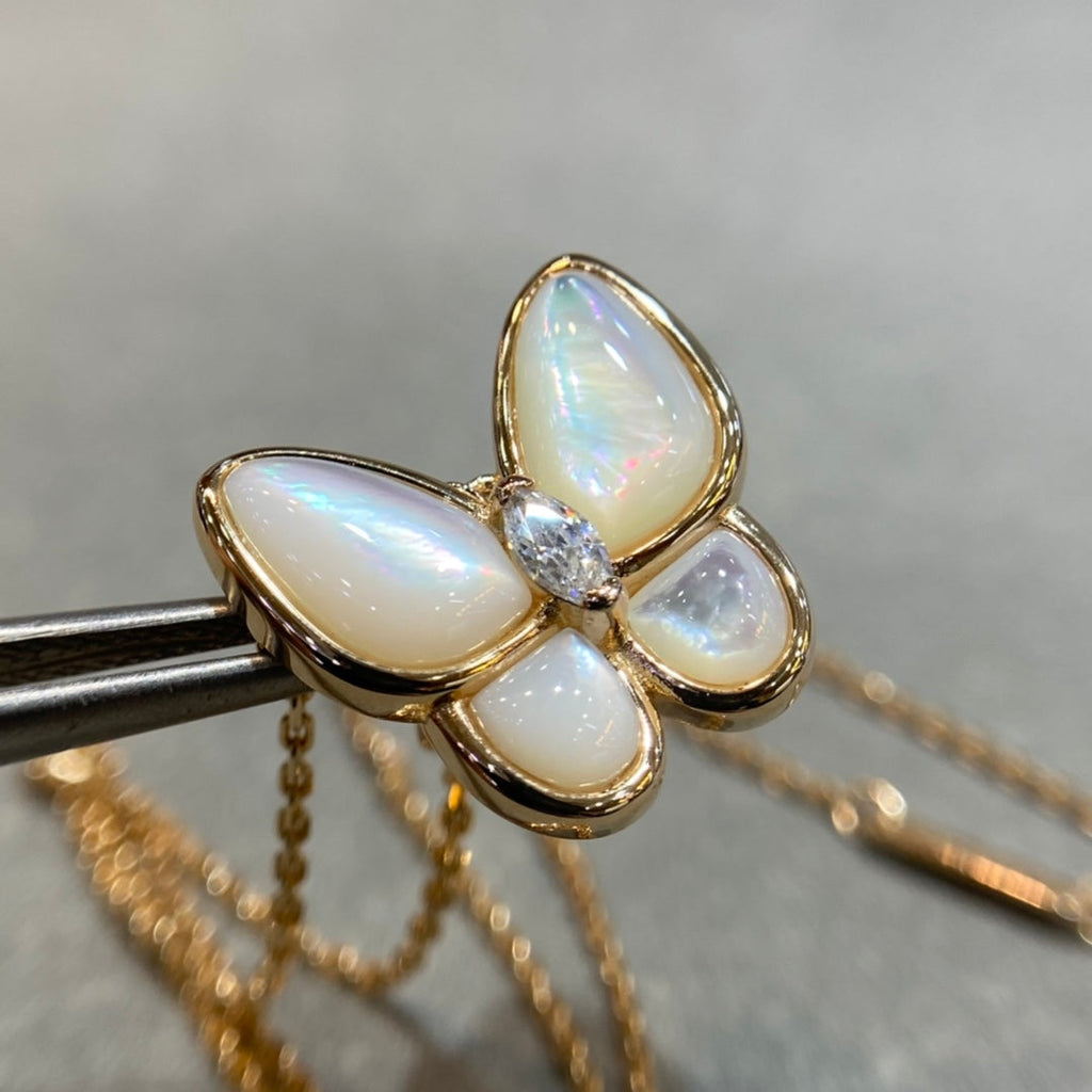 Aura BUTTERFLY MOP DIAMOND NECKLACE