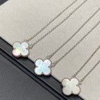 Aura CLOVER MEDIUM SILVER WHITE MOP NECKLACE