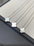 Aura CLOVER MEDIUM SILVER WHITE MOP NECKLACE