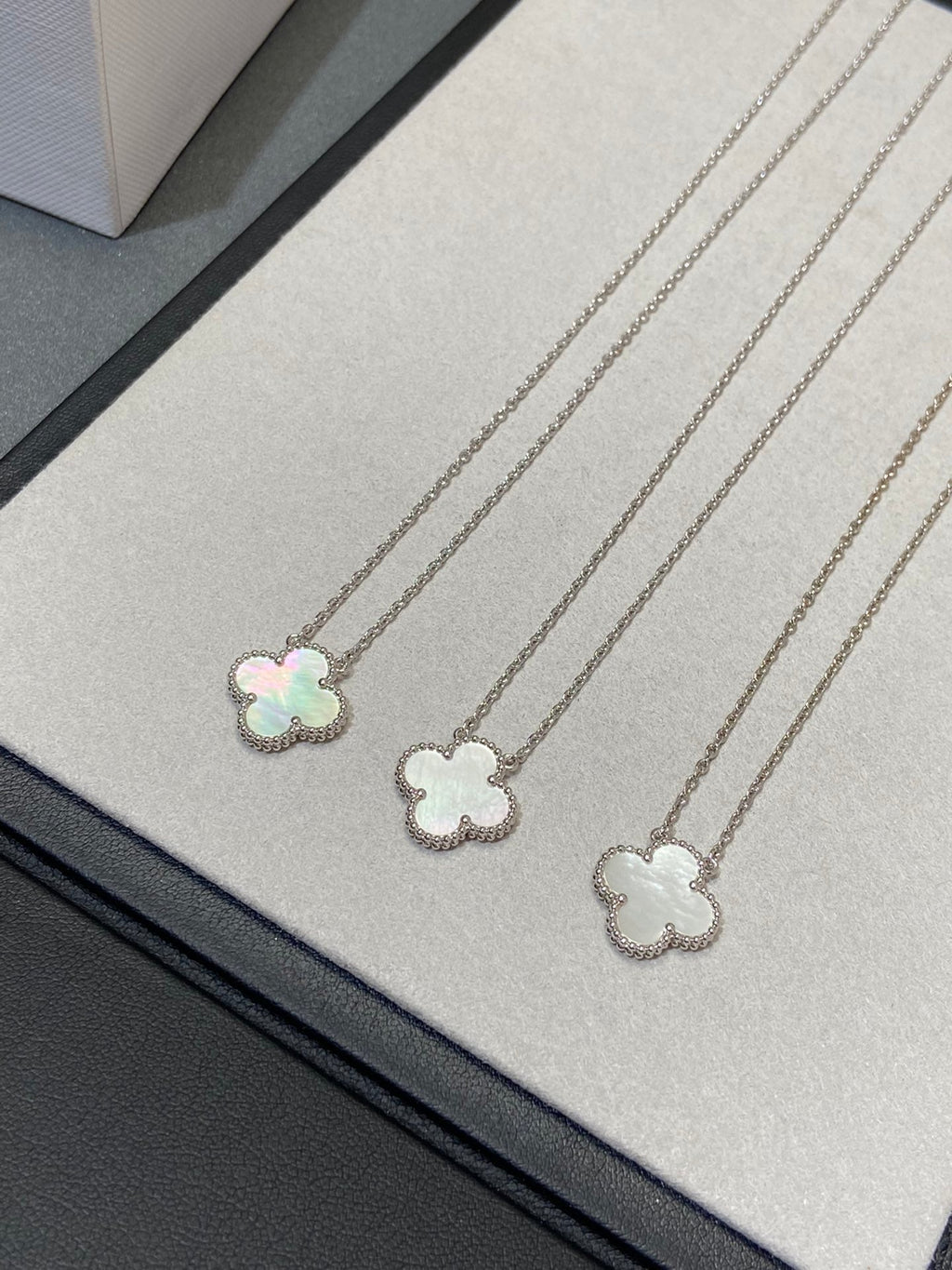 Aura CLOVER MEDIUM SILVER WHITE MOP NECKLACE