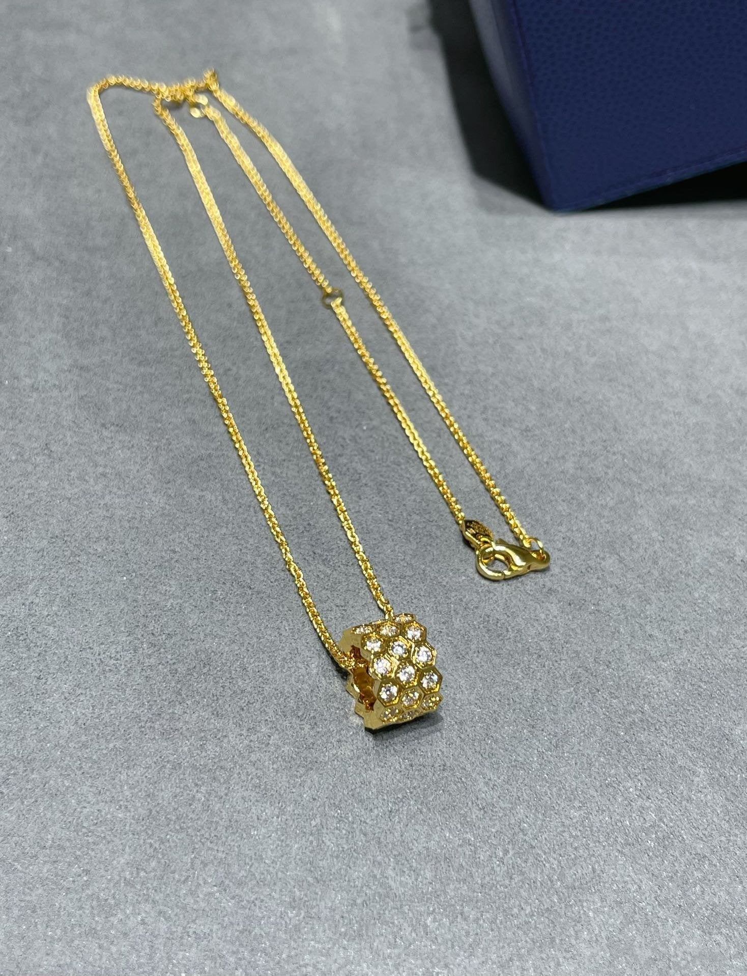 Aura BEE LOVE DIAMOND PAVED 3-REIHIGE HALSKETTE