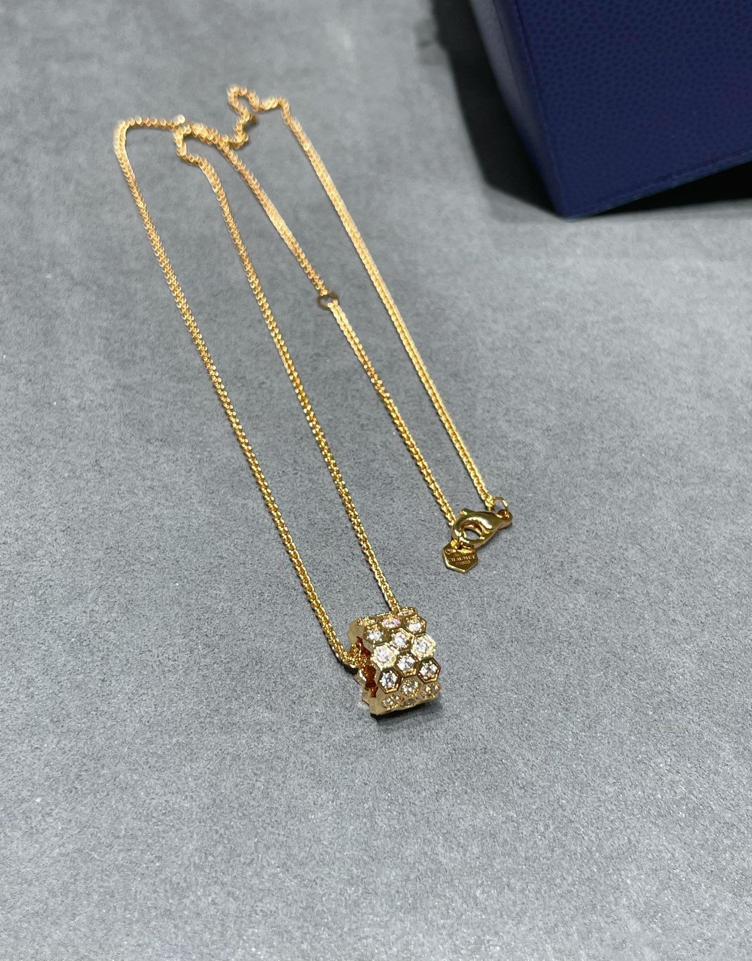 Aura BEE LOVE DIAMOND PAVED 3-REIHIGE HALSKETTE