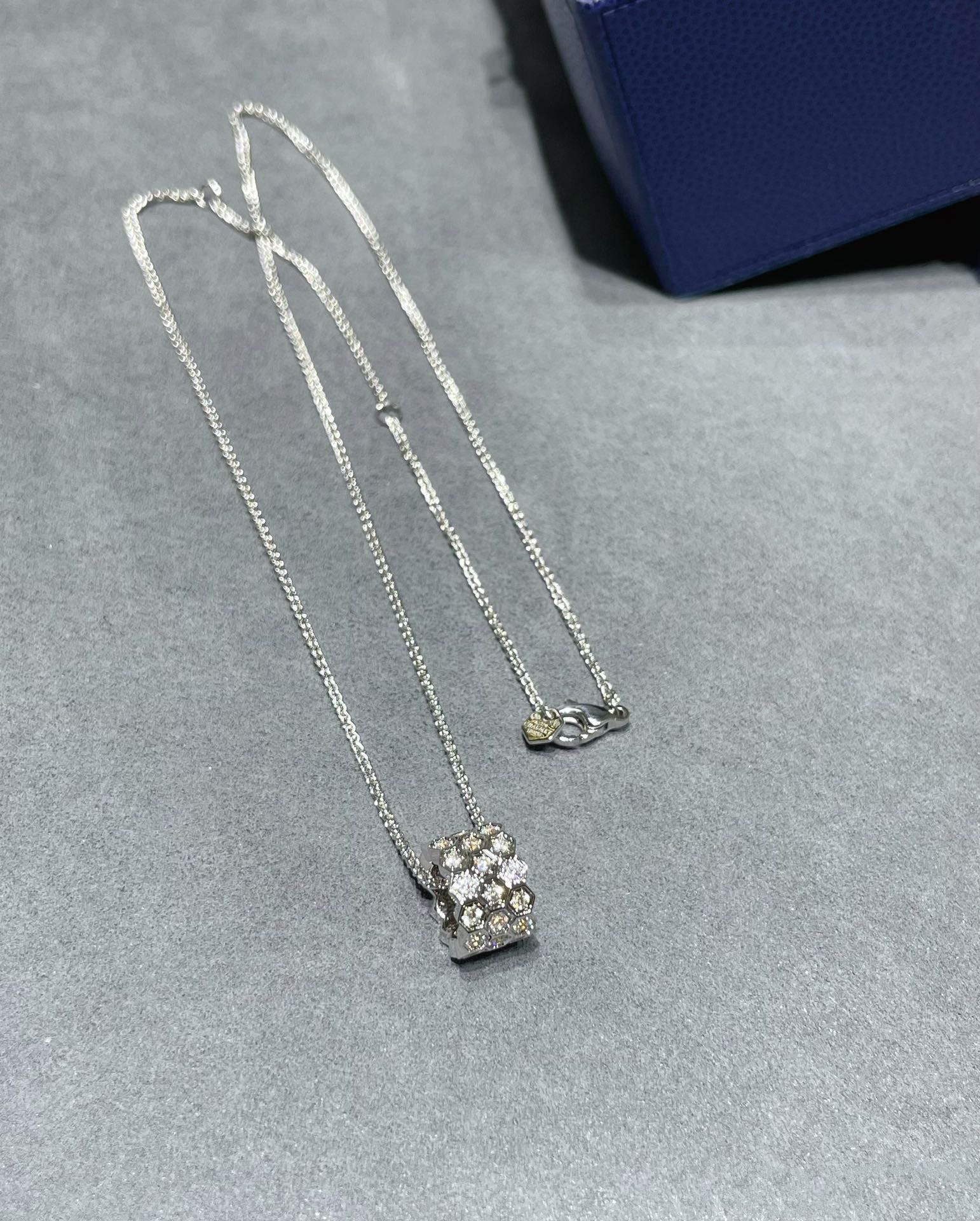 Aura BEE LOVE DIAMOND PAVED 3-REIHIGE HALSKETTE