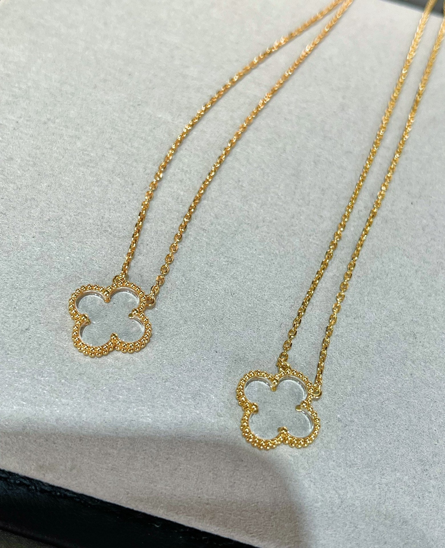Aura CLOVER ROCK CRYSTAL ROSE GOLD NECKLACE