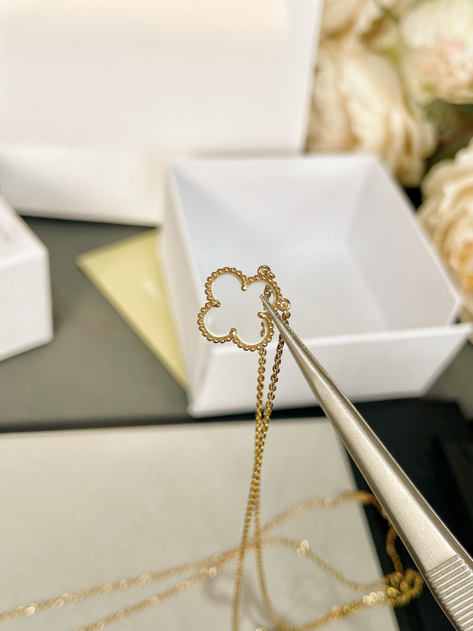 Aura CLOVER ROCK CRYSTAL ROSE GOLD NECKLACE