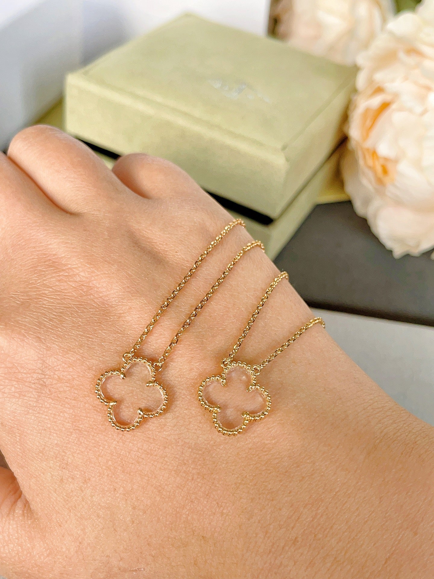 Aura CLOVER ROCK CRYSTAL ROSE GOLD NECKLACE