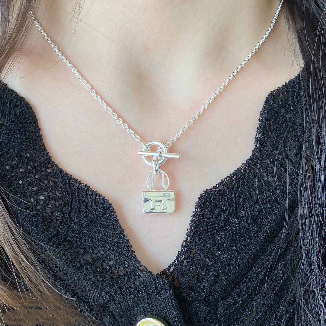 Aura CONSTANCE PEDANT SILVER NECKLACE