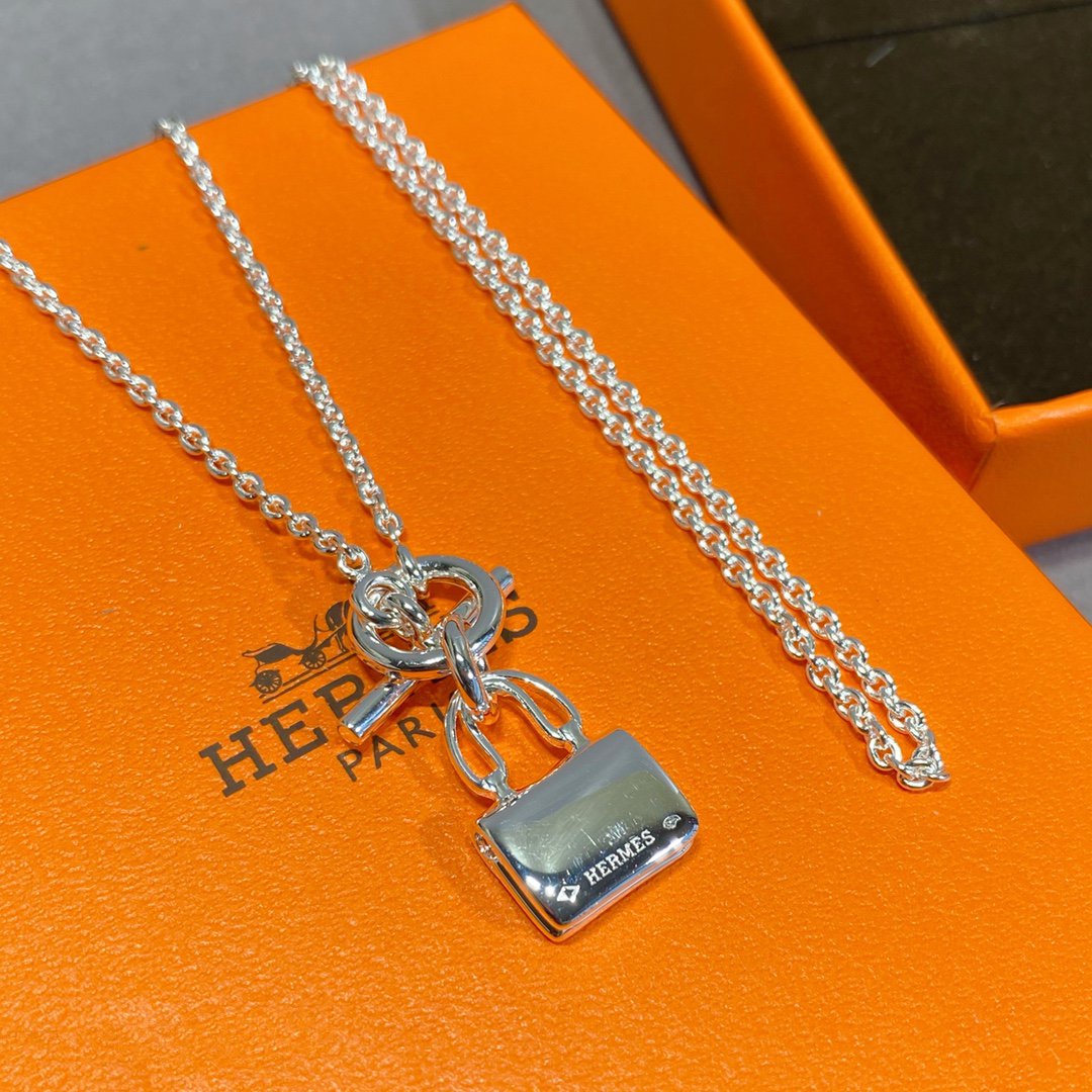 Aura CONSTANCE PEDANT SILVER NECKLACE