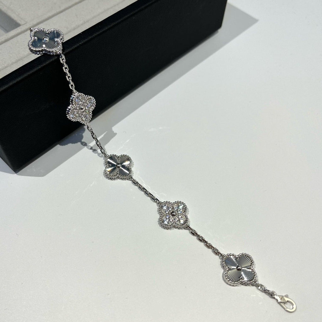 [Aura ]New  CLOVER 5 MOTIF LASER BRACELET COLLECTION