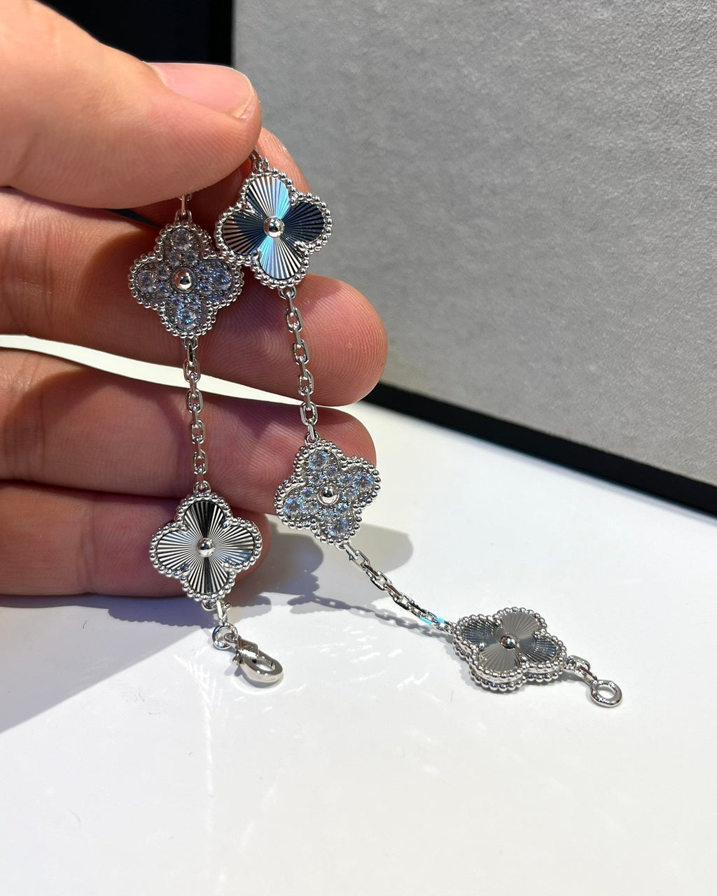 [Aura ]New  CLOVER 5 MOTIF LASER BRACELET COLLECTION