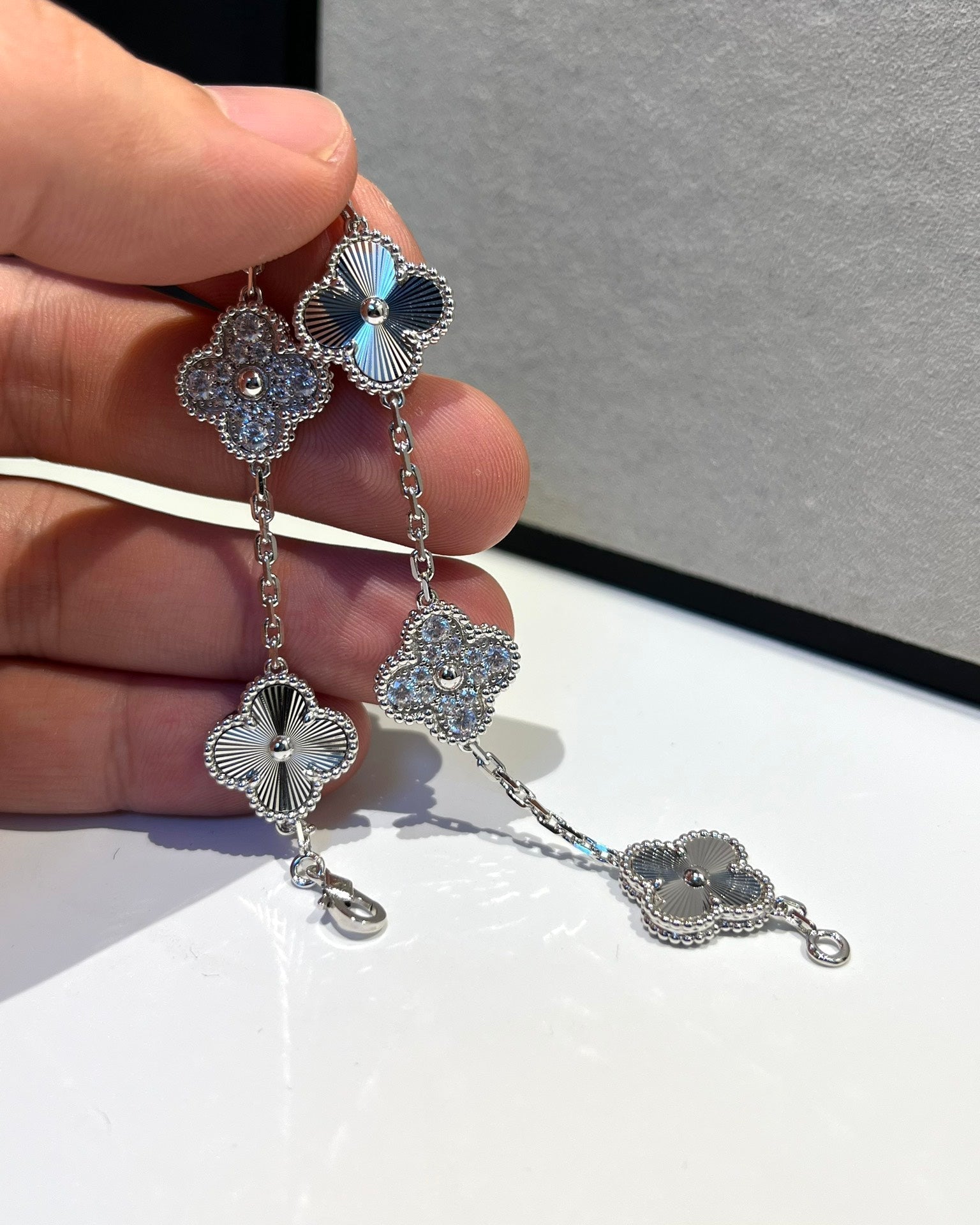 [Aura ]New  CLOVER 5 MOTIF LASER BRACELET COLLECTION