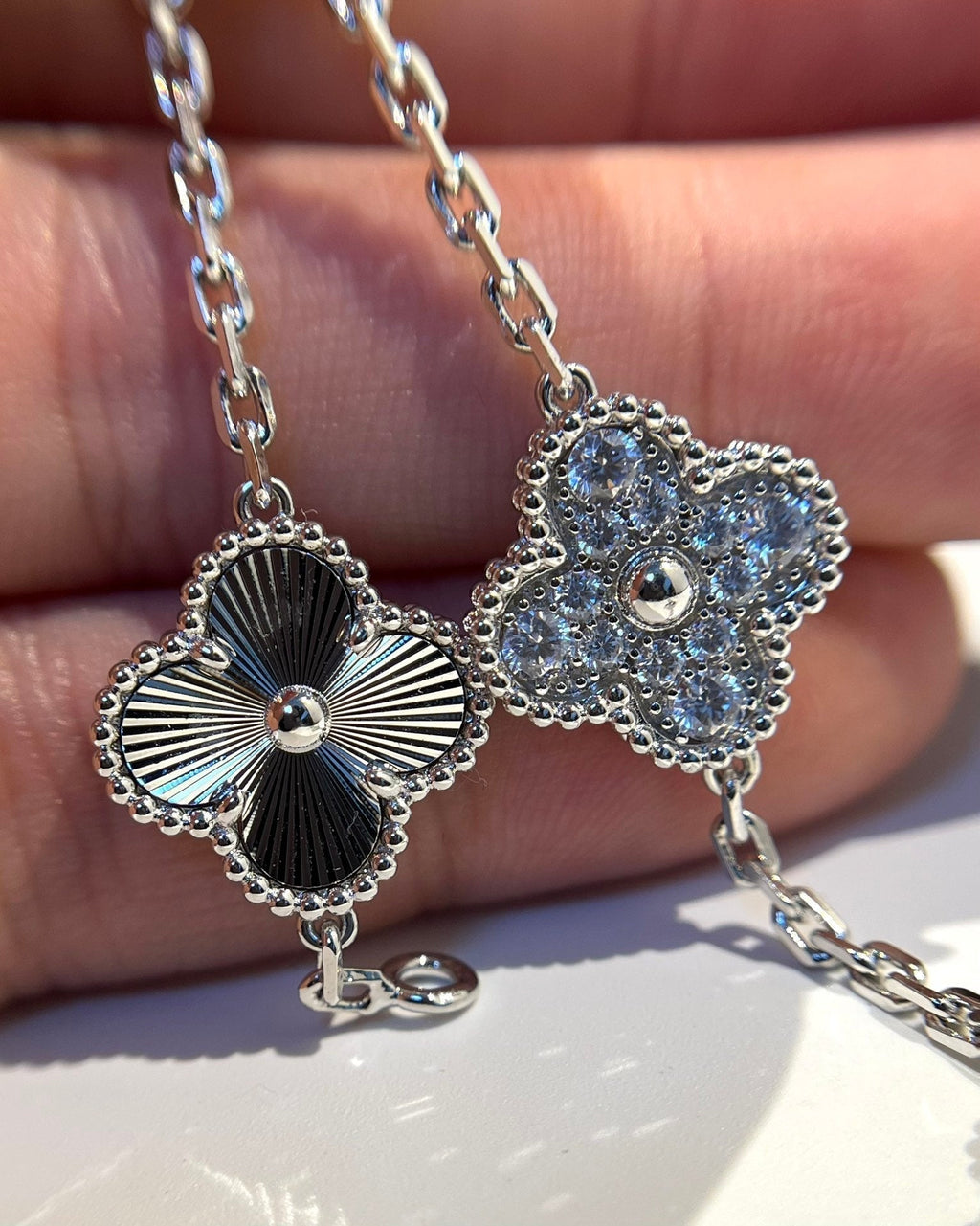 [Aura ]New  CLOVER 5 MOTIF LASER BRACELET COLLECTION
