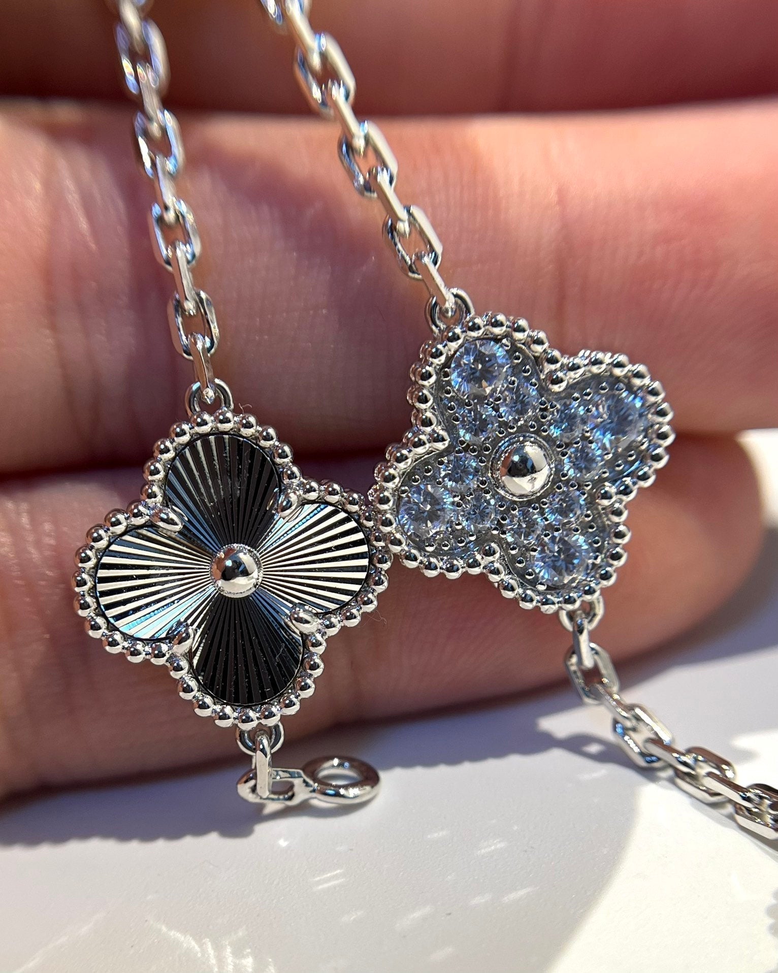 [Aura ]New  CLOVER 5 MOTIF LASER BRACELET COLLECTION