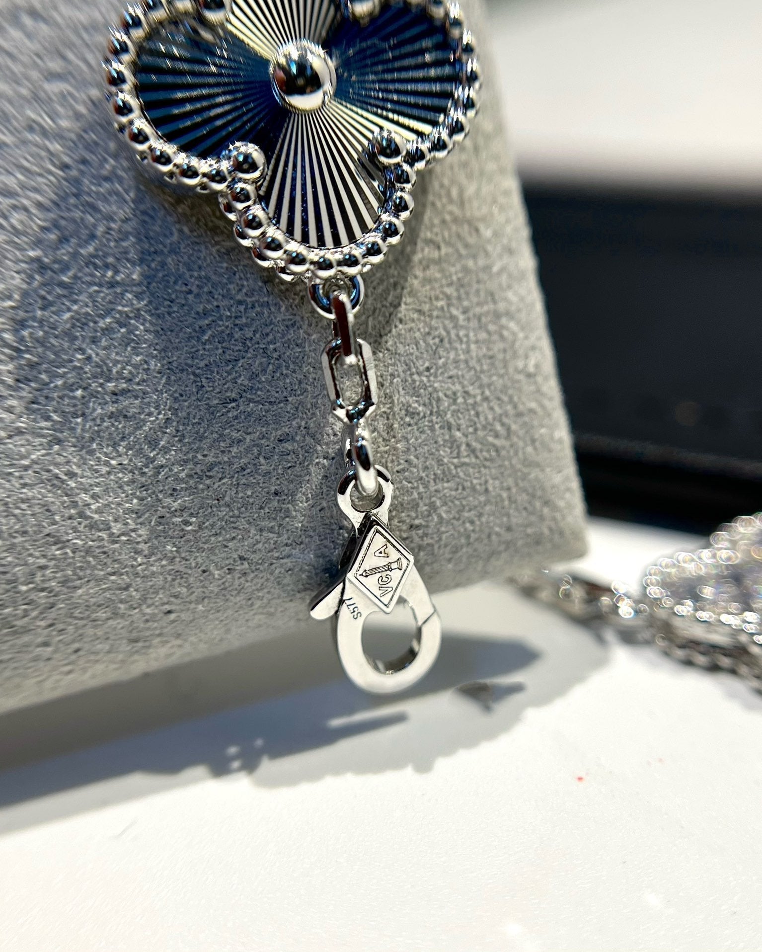 [Aura ]New  CLOVER 5 MOTIF LASER BRACELET COLLECTION