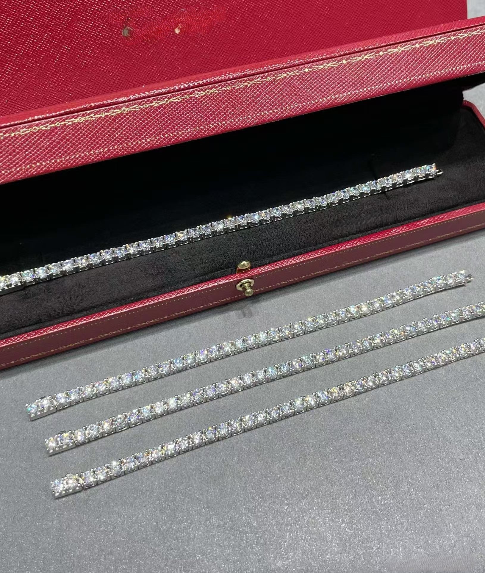 [Aura ]TENNIS BRACELET WITH FULL DIAMOND SETTING