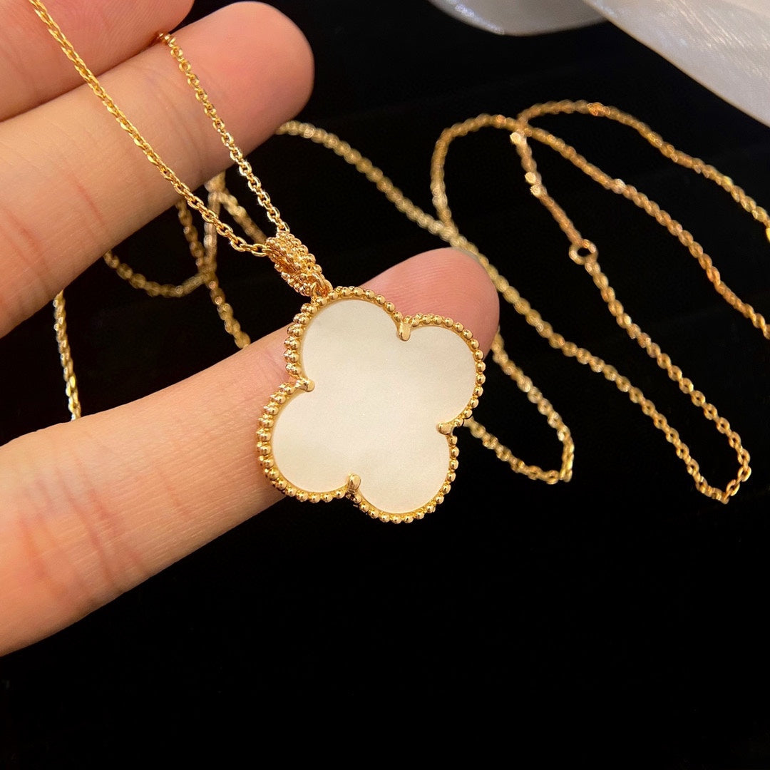 Aura CLOVER 25MM MOP LARGE PENDANT NECKLACE
