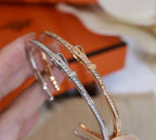 [Aura ] DIAMANTBESETZTES ARMBAND DREI FARBEN