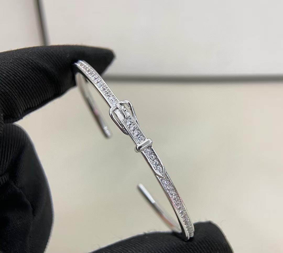 [Aura ] DIAMANTBESETZTES ARMBAND DREI FARBEN