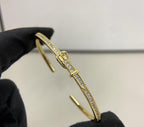 [Aura ] DIAMANTBESETZTES ARMBAND DREI FARBEN