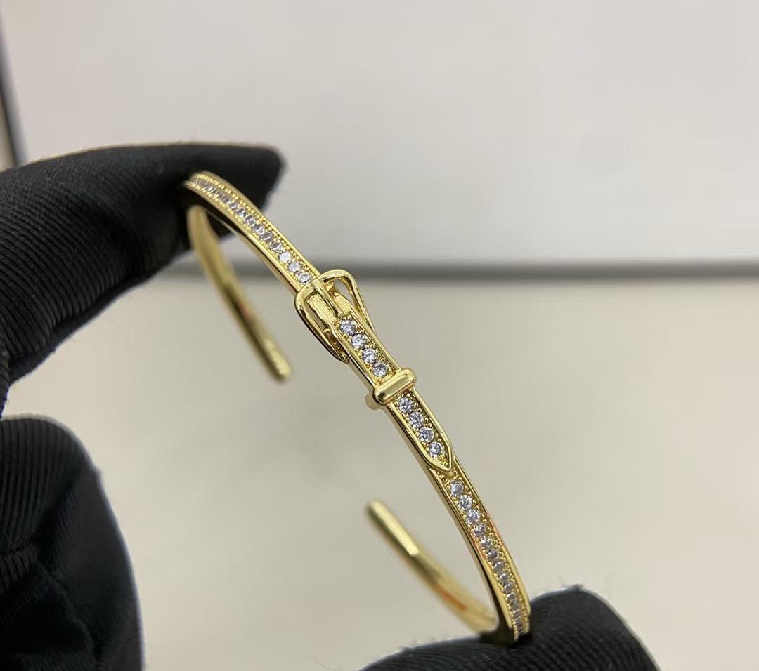 [Aura ] DIAMANTBESETZTES ARMBAND DREI FARBEN