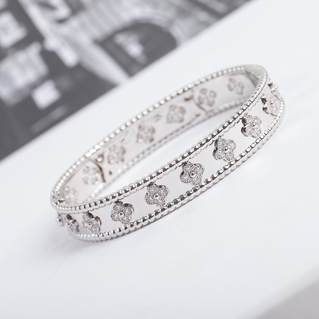 Aura CLOVER BRACELET 8MM DIAMONDS