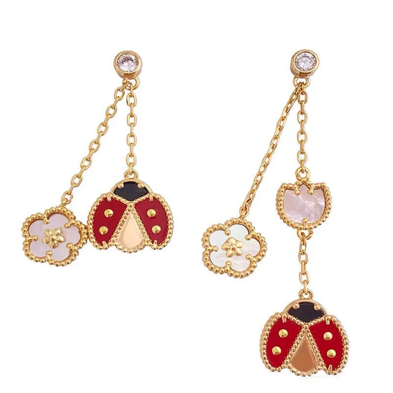 Aura LUCKY LADYBUG WEISSE PERLMUTT-OHRRINGE