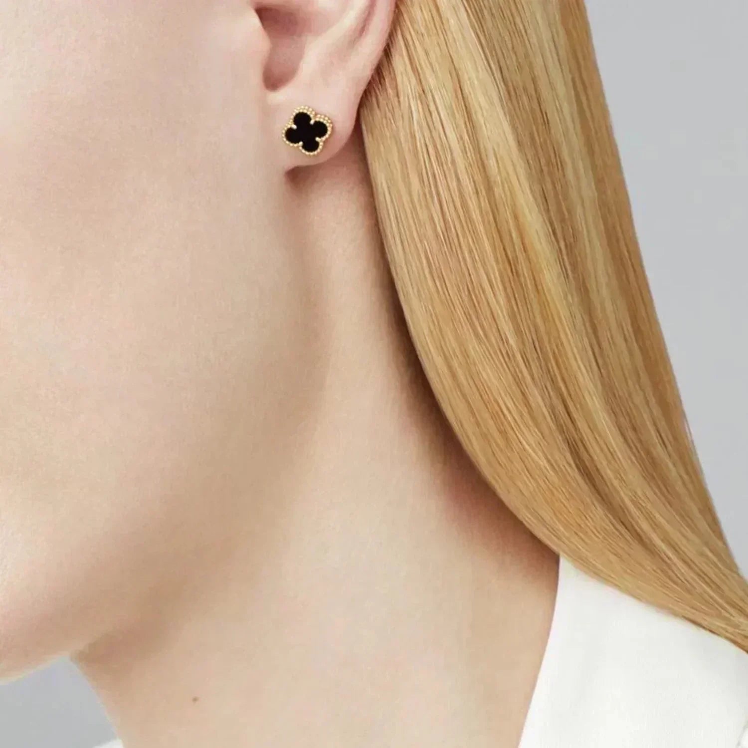 Aura CLOVER MINI 9.5MM BLACK MOP EARRINGS