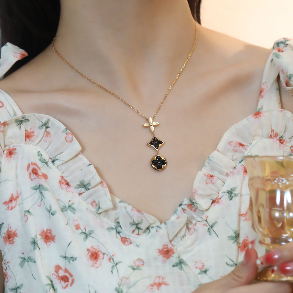 Aura STAR AND SUN ONYX PINK GOLD NECKLACE