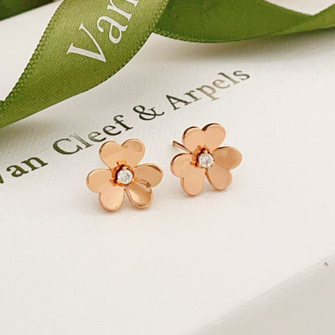 Aura FRIVOLE MINI BLUMENOHRRINGE