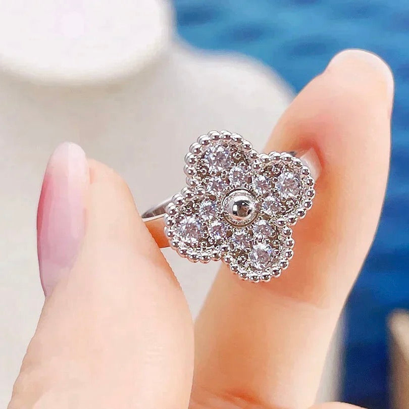 Aura CLOVER DIAMOND RING
