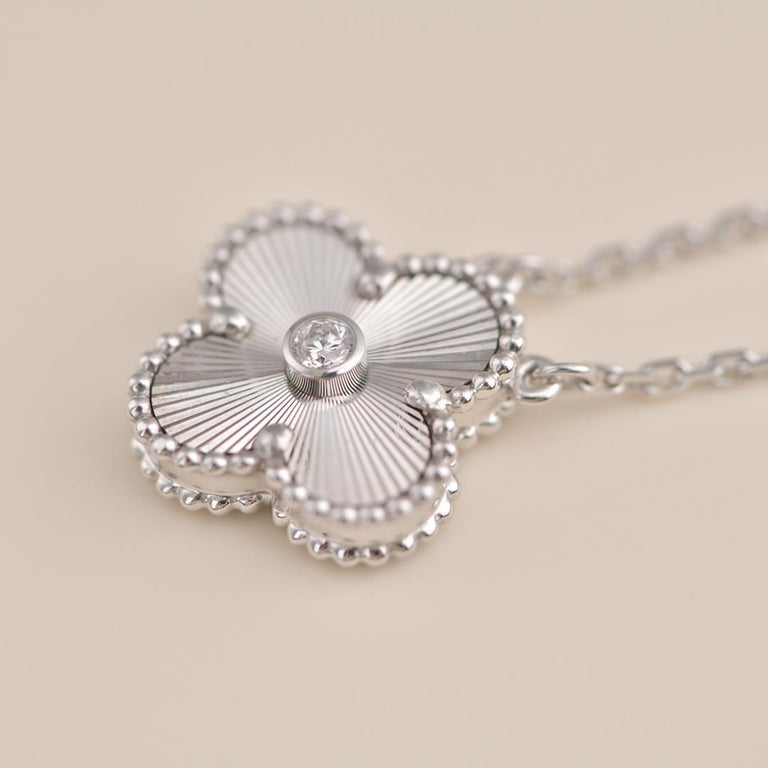 Aura CLOVER  15MM DIAMOND LASER NECKLACE SILVER