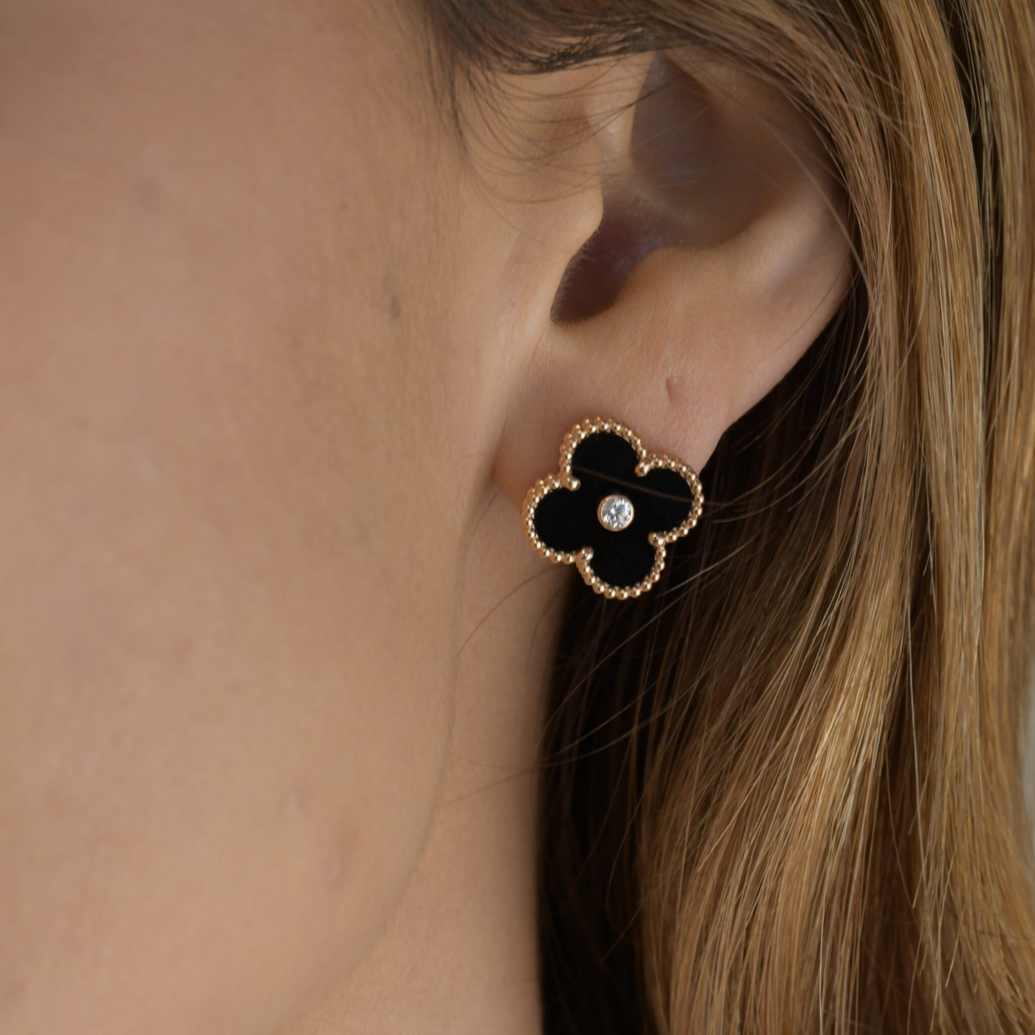 Aura CLOVER MEDIUM 1 MOTIFS ONYX DIAMOND EARRINGS