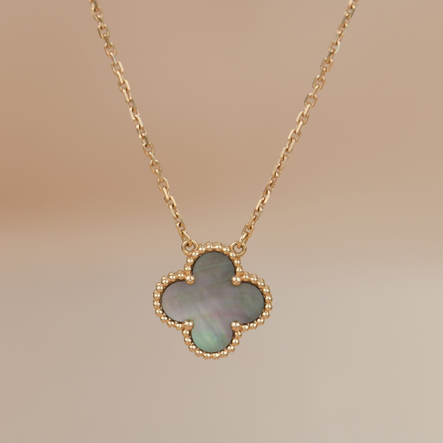 Aura CLOVER 15MM  GRAY MOTHER OF PEARL NECKLACE