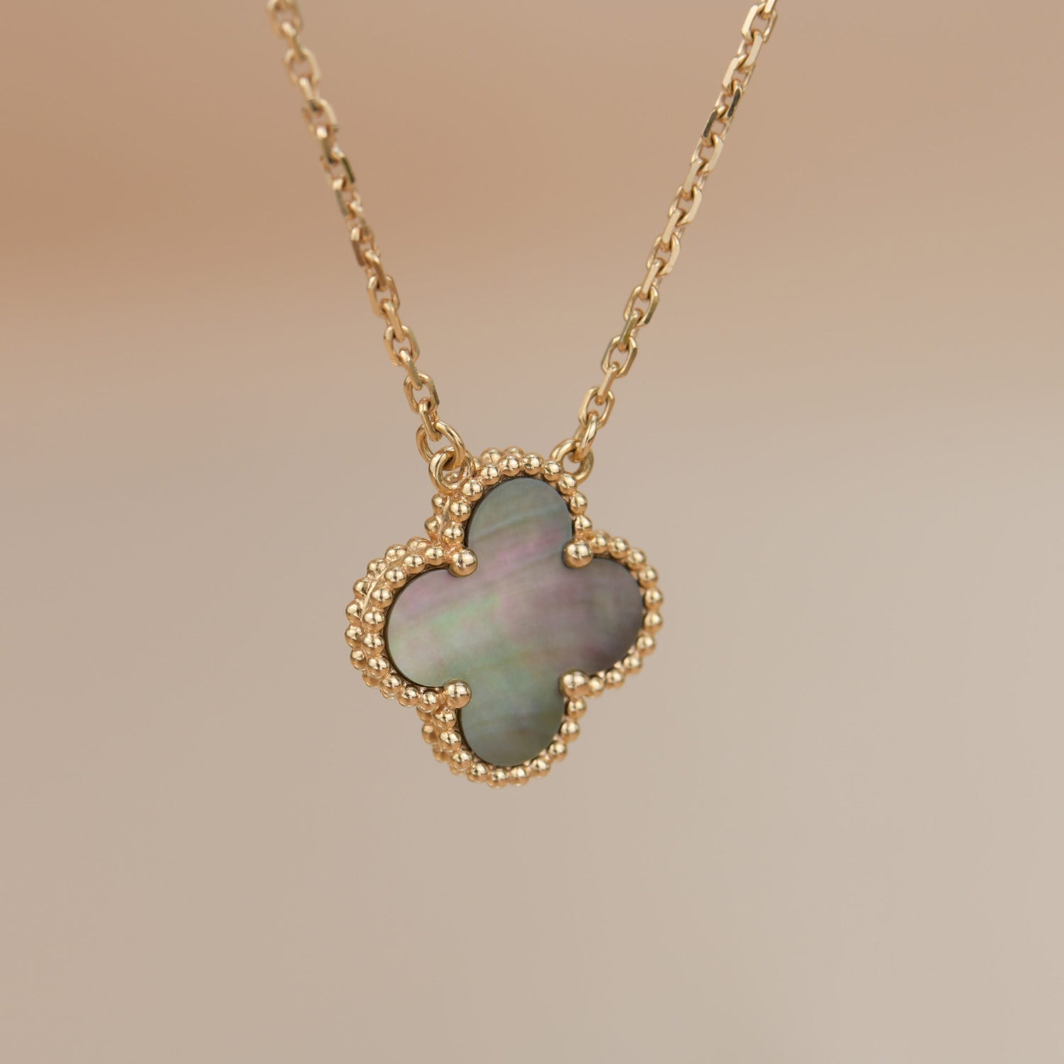 Aura CLOVER 15MM  GRAY MOTHER OF PEARL NECKLACE
