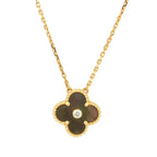 Aura CLOVER 15MM HALSKE TTEDIAMANTEN UND PERLMUTT-ANHÄNGER IN GRAU