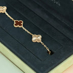 [Aura ]Neue Kollektion CLOVER 5 MOTIF ROTER CORNELIAN-ARMBÄNDER