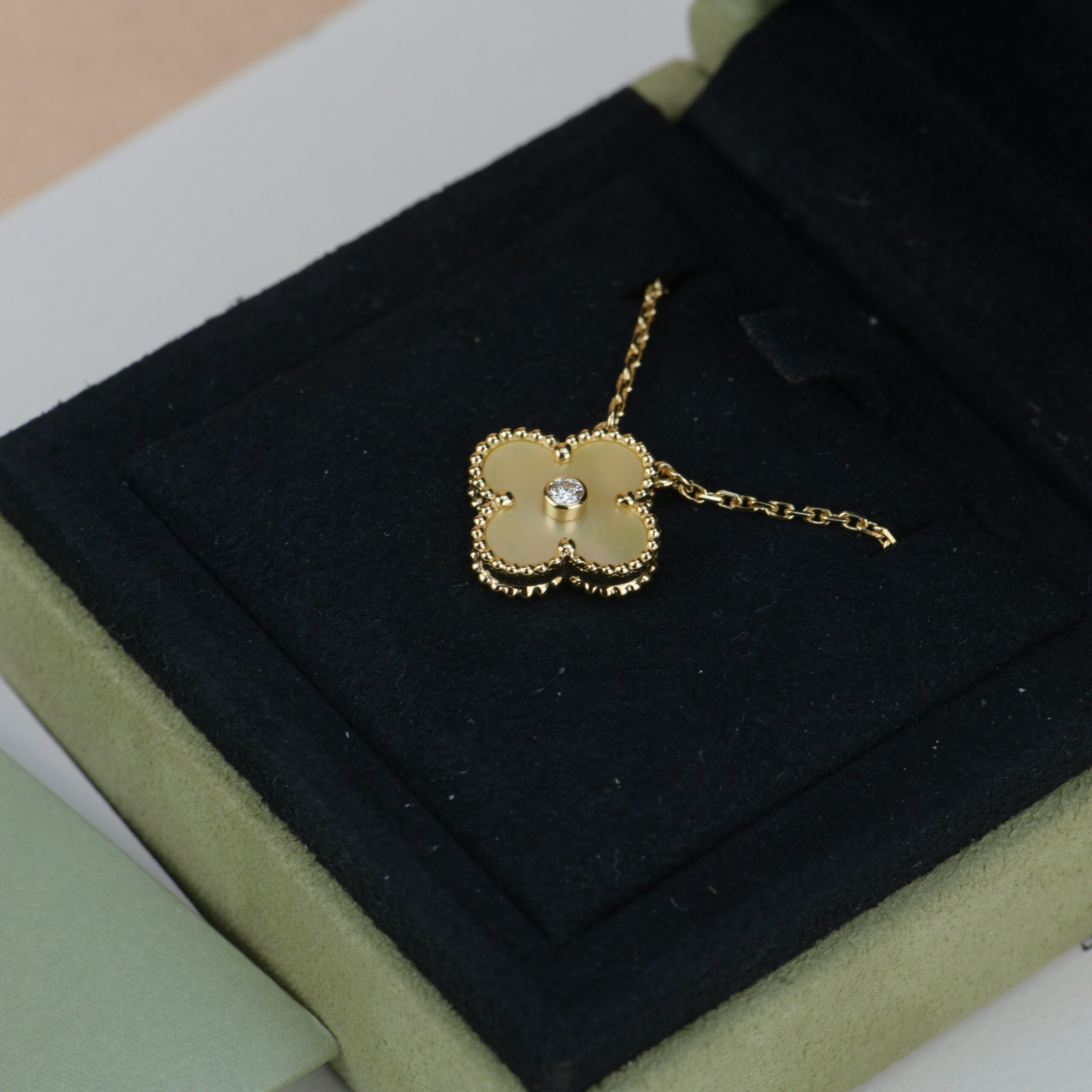 Aura CLOVER 15MM DIAMOND GOLD MOTHER OF PEARL NECKLACE