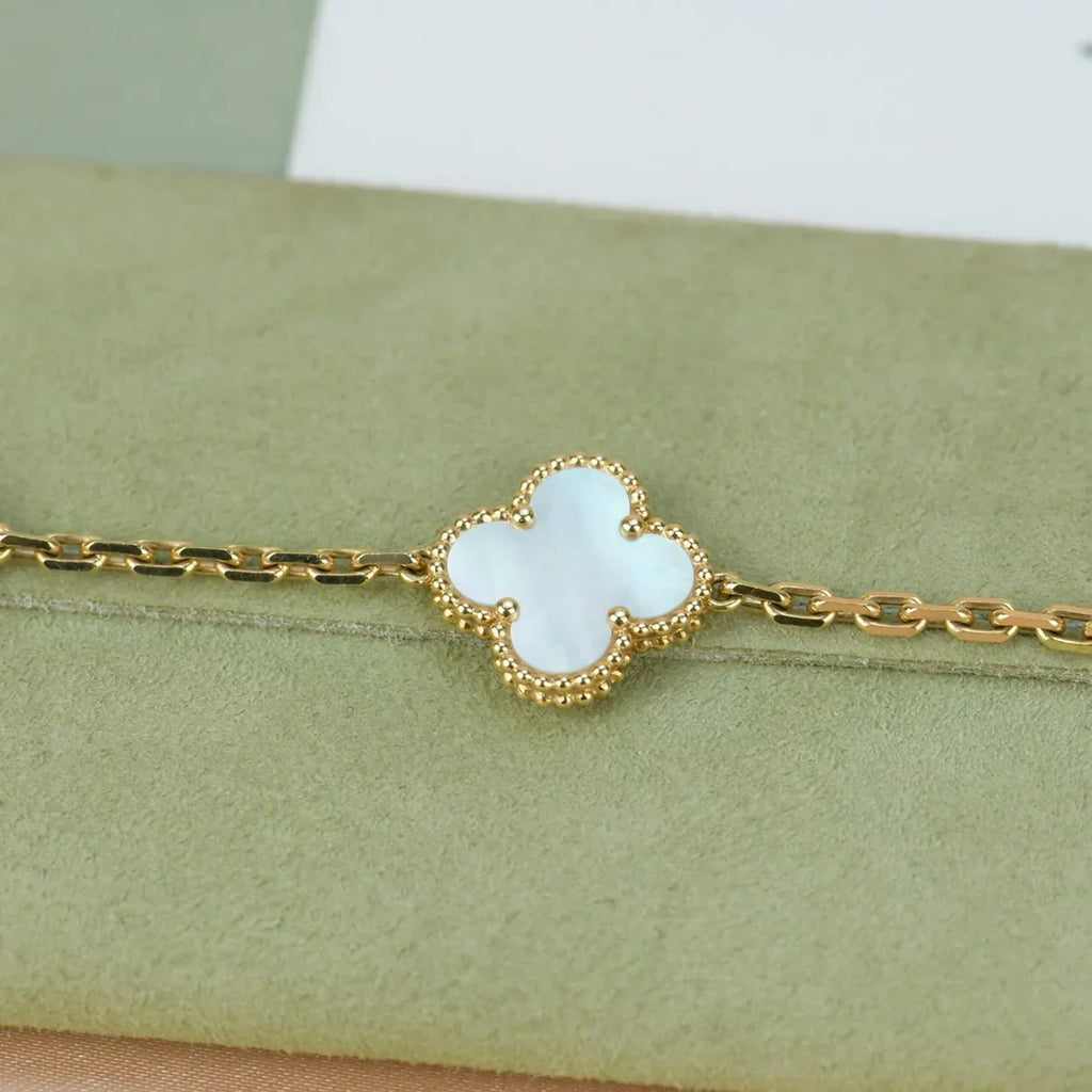 [Aura ]Neue CLOVER WHITE PEARL MOP 5 MOTIV ARMBAND-KOLLEKTION