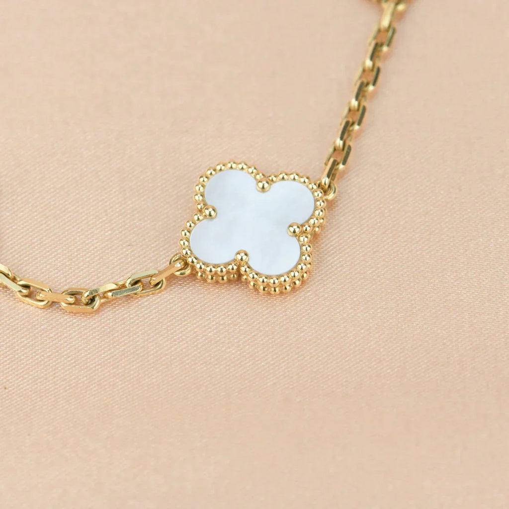 [Aura ]Neue CLOVER WHITE PEARL MOP 5 MOTIV ARMBAND-KOLLEKTION