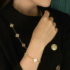 [Aura ]Neue CLOVER WHITE PEARL MOP 5 MOTIV ARMBAND-KOLLEKTION